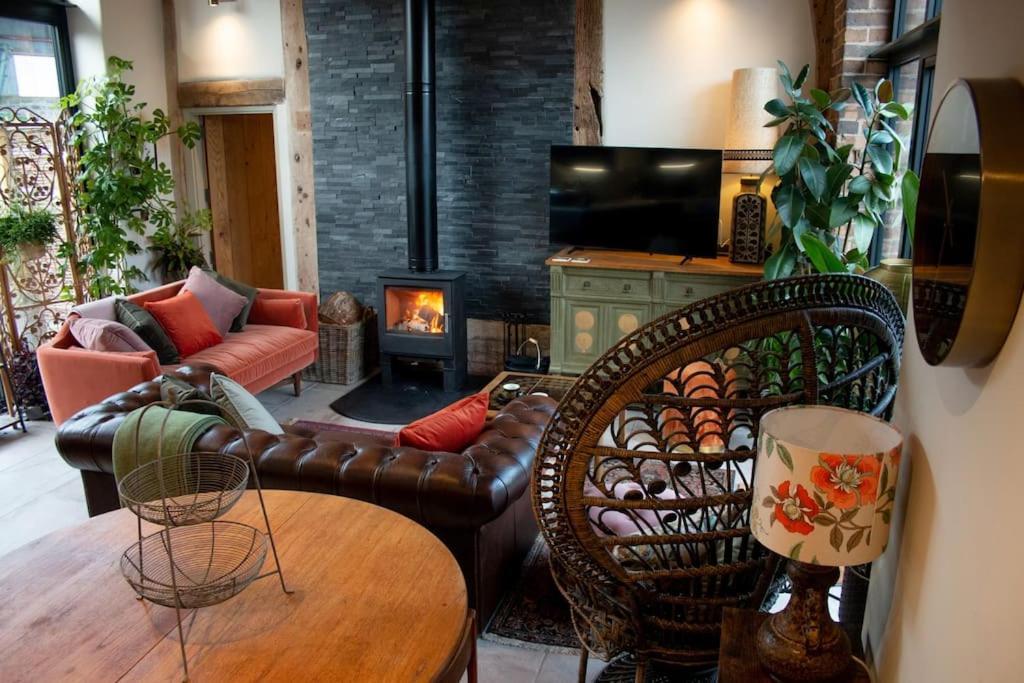 The Cart House - Beautiful Contemporary Barn - Hot Tub Apartment Bridgnorth Ngoại thất bức ảnh